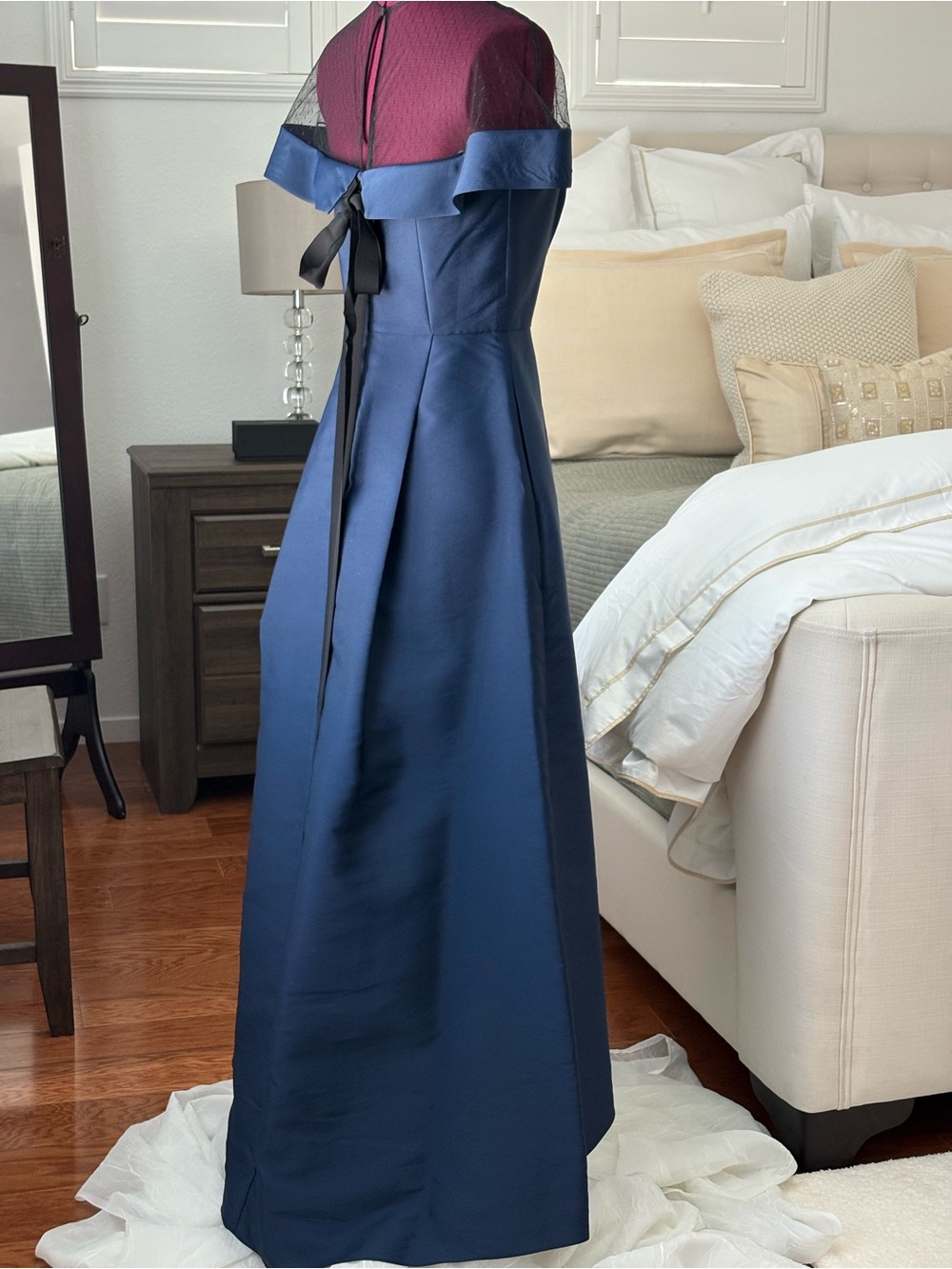 NEW with tags Sachin & Babi REGINA GOWN Victorian Blue size 2/S Retail $795